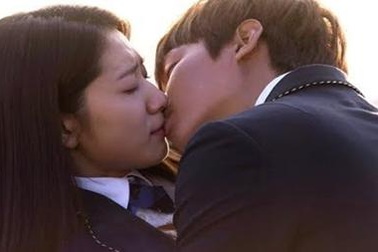 Bóc trần sự thật đằng sau những nụ hôn siêu lãng mạn trên phim Hàn