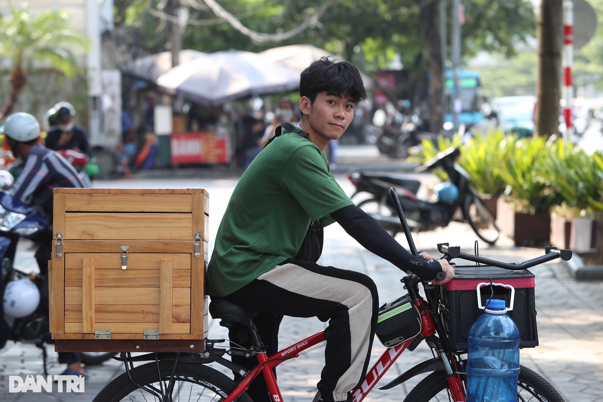 Vỡ nợ, ông chủ 4 quán cafe hồi sinh với xe cafe bán giá bằng 1/3 bát phở - 6 Vỡ nợ, ông chủ 4 quán cafe hồi sinh với xe cafe bán giá bằng 1/3 bát phở - 6