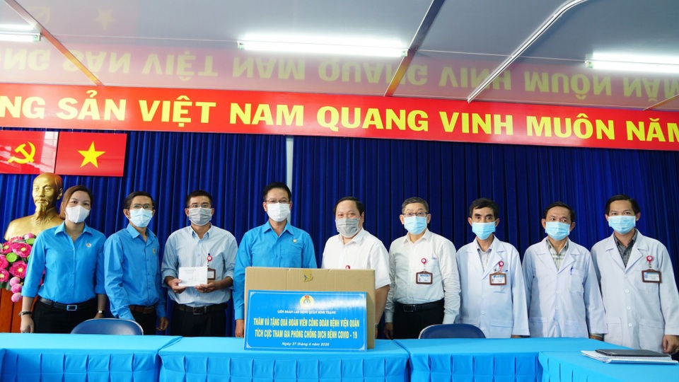 LĐLĐ TPHCM: Dựng cây ATM gạo hỗ trợ công nhân gặp khó vì dịch Covid-19 - 4 LĐLĐ TPHCM: Dựng cây ATM gạo hỗ trợ công nhân gặp khó vì dịch Covid-19 - 4