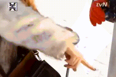 Cô gái gây phẫn nộ vì sợ xấu, không tẩy trang suốt hai năm