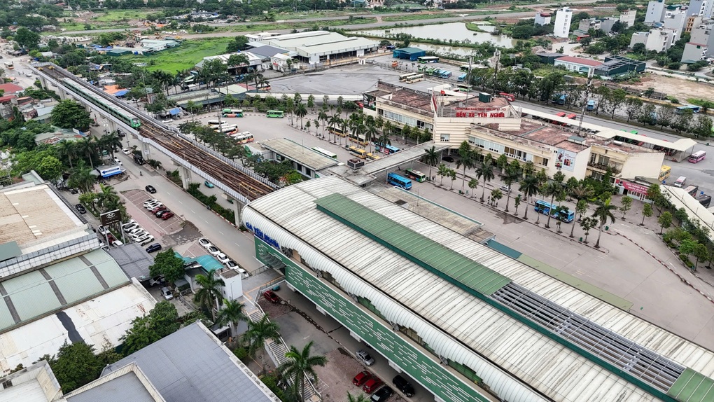 Nhà ga metro Cát Linh - Hà Đông thủng mái không ai sửa, nước chảy lênh láng - 3 Nhà ga metro Cát Linh - Hà Đông thủng mái không ai sửa, nước chảy lênh láng - 3