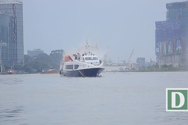 Xem Cảnh sát cứu hộ tình huống giả định 2 tàu đâm nhau trên sông Sài Gòn