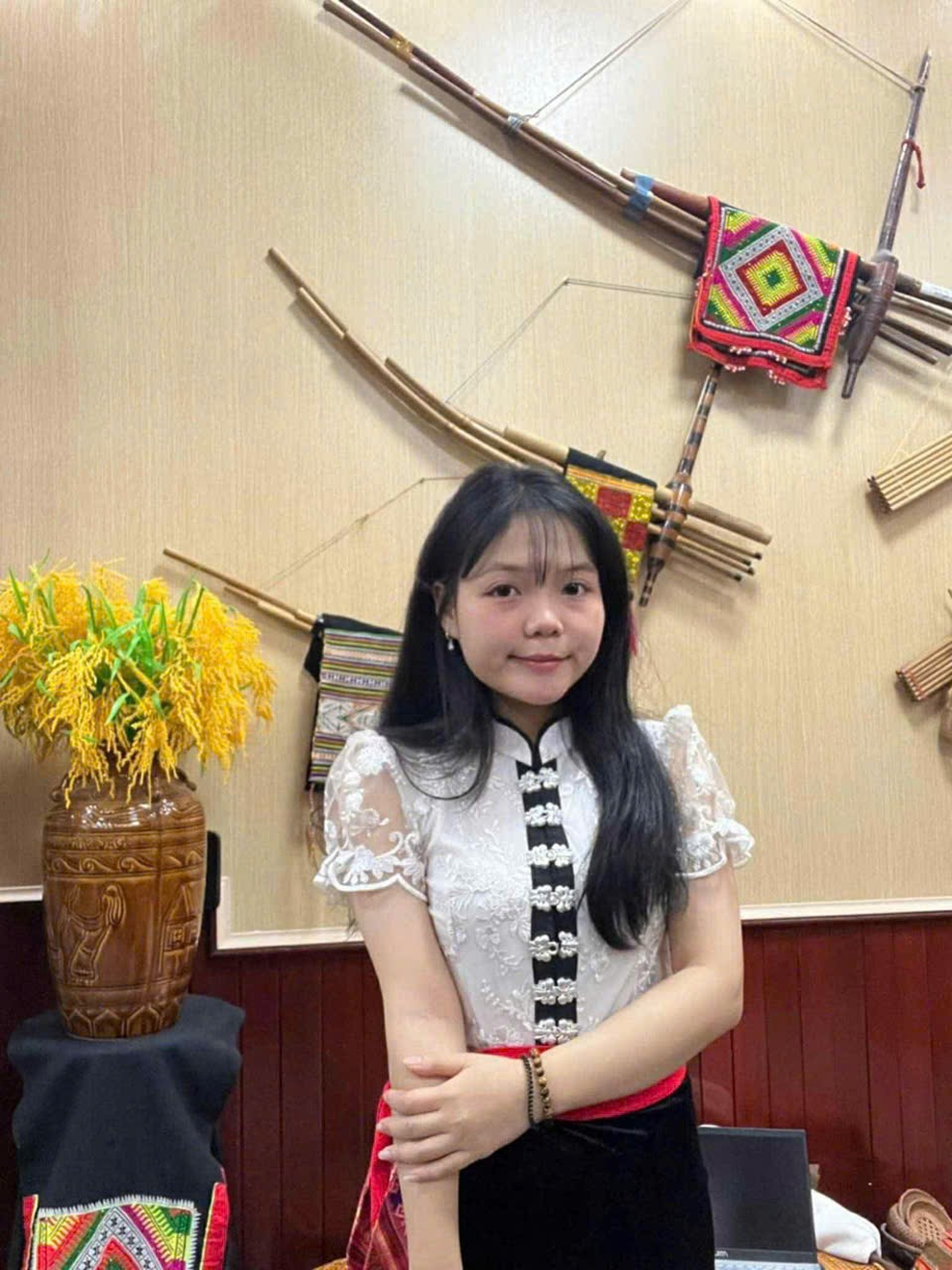 Hai nữ sinh dân tộc Thái cùng lớp giành á khoa khối C00 toàn quốc - 3 Hai nữ sinh dân tộc Thái cùng lớp giành á khoa khối C00 toàn quốc - 3