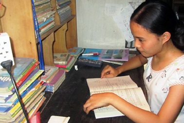 Học bổng “Thắp sáng niềm tin” đến với các thủ khoa vượt khó