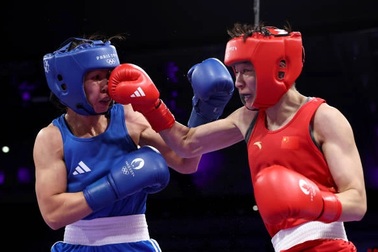 Hà Thị Linh thua chóng vánh võ sĩ Trung Quốc, Huy Hoàng bị loại