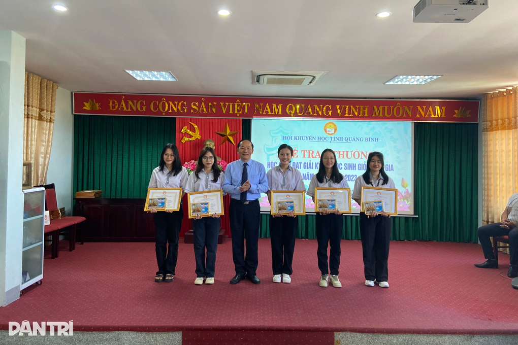 Khen thưởng học sinh giỏi quốc gia - 2 Khen thưởng học sinh giỏi quốc gia - 2