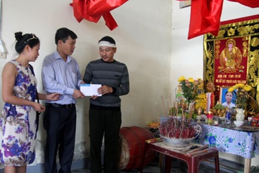 Thêm nhiều tấm lòng hảo tâm đến với bà con vùng lũ Nghệ An