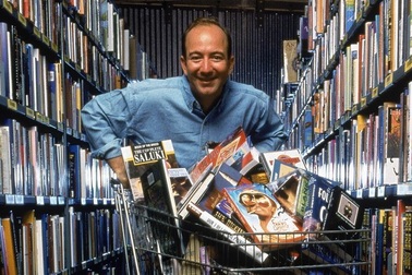 Amazon 25 năm qua: Từ cửa hàng sách nhỏ thành gã khổng lồ công nghệ