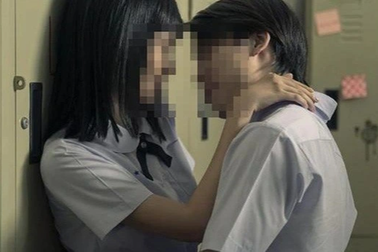 Có con gái yêu sớm, bà mẹ "phát hỏa" khi phát hiện bao cao su đã sử dụng