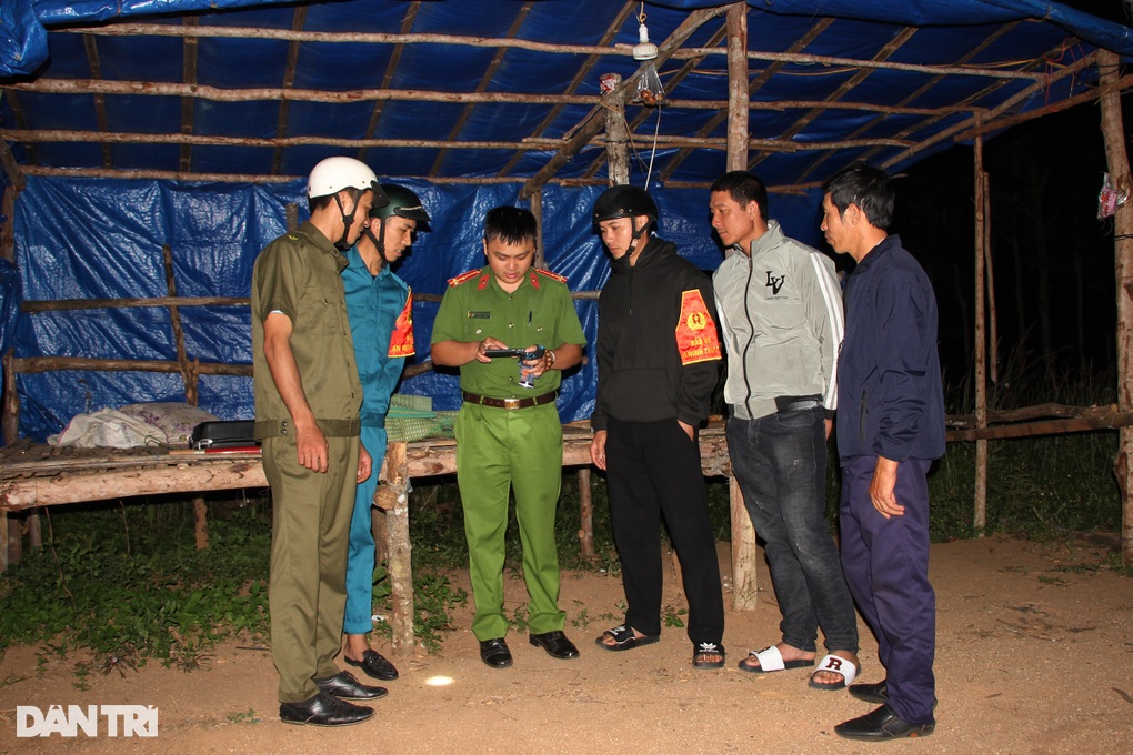 Công an trắng đêm cùng nông dân tuần tra, ngăn chặn nạn trộm cà phê - 3