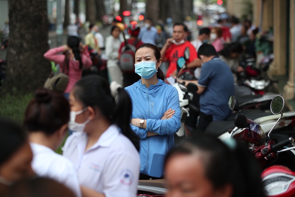 Quá áp lực, nữ sinh òa khóc ngay trước khi vào phòng thi lớp 10 - 5 Quá áp lực, nữ sinh òa khóc ngay trước khi vào phòng thi lớp 10 - 5