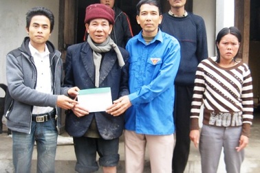 “Nhờ báo Dân trí, vợ chồng tôi có điều kiện chữa bệnh cho các con”