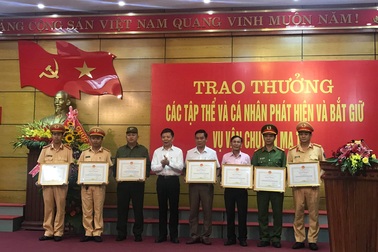 Khen thưởng chuyên án bắt giữ vụ vận chuyển hơn 300 kg ma túy