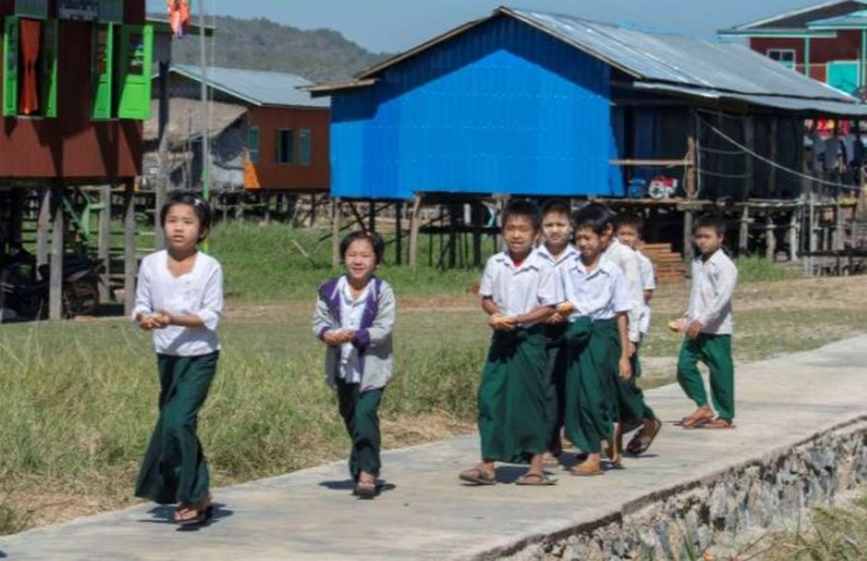 Trang phục đến trường của nam sinh một số nước trên thế giới - 4 Trang phục đến trường của nam sinh một số nước trên thế giới - 4