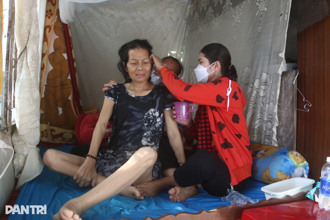 Người mẹ sắp rời trần thế cầu xin tình thương cho đứa con ngờ nghệch - 2