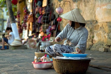 Những gánh hàng rong chật vật “vượt bão” Covid-19 mưu sinh