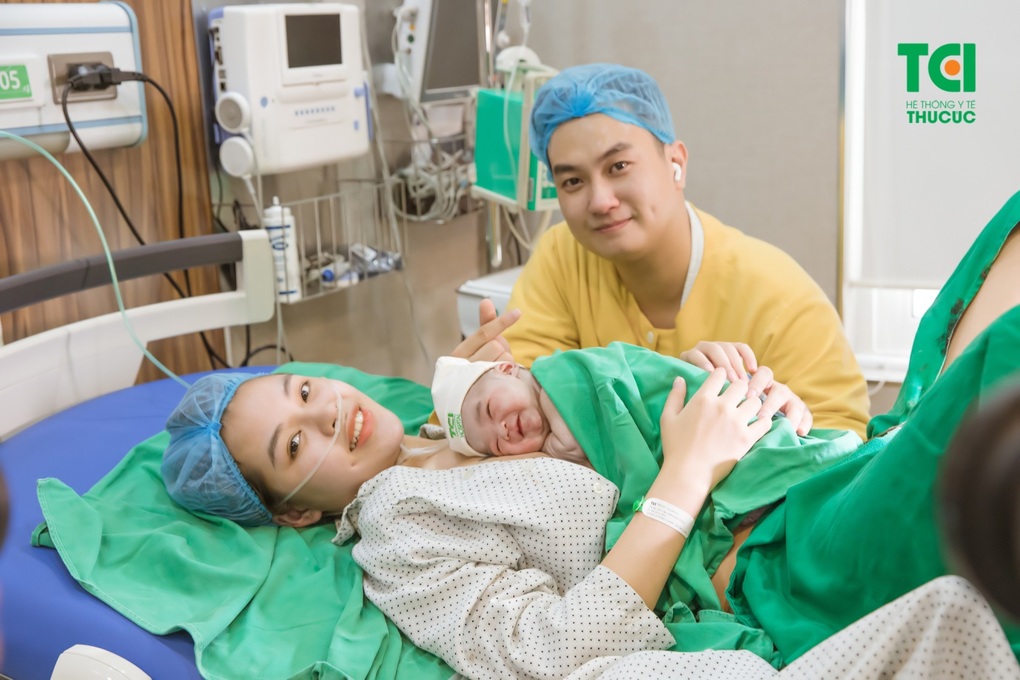 Anh Tuấn Phố trong làng vỡ òa hạnh phúc đón quý tử đầu lòng - 4 Anh Tuấn Phố trong làng vỡ òa hạnh phúc đón quý tử đầu lòng - 4