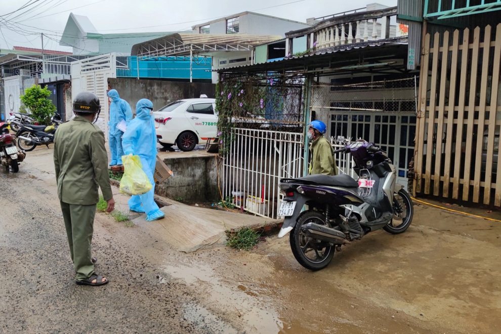 3 người di chuyển từ Gia Lai đến Khánh Hòa dương tính với SARS-CoV-2 - 1 3 người di chuyển từ Gia Lai đến Khánh Hòa dương tính với SARS-CoV-2 - 1