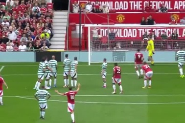 Siêu phẩm đá phạt của Rooney