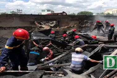 ​Vụ cháy tại công ty nhựa ở TPHCM: “Tối nay chắc ngủ ngoài sân…”
