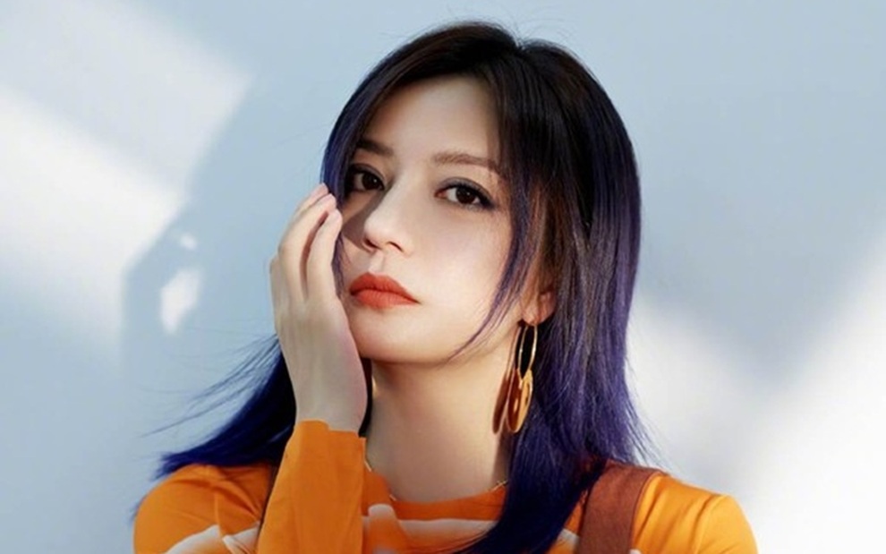 Vừa lộ diện lần đầu sau bão phong sát, Triệu Vy lại có động thái gây chú ý - 1 Vừa lộ diện lần đầu sau bão phong sát, Triệu Vy lại có động thái gây chú ý - 1