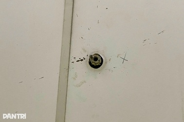 Vòi nước chữa cháy làm bằng chất liệu gì mà trẻ con ném dép hỏng được?