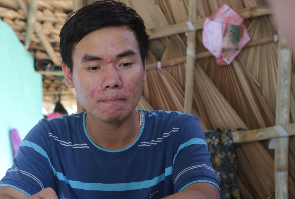 Nhói lòng cảnh chàng sinh viên mồ côi cầu xin sự sống cho người mẹ tảo tần - 6 Nhói lòng cảnh chàng sinh viên mồ côi cầu xin sự sống cho người mẹ tảo tần - 6