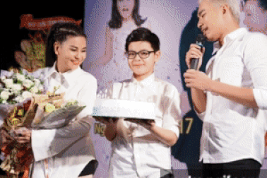 Các nam nghệ sĩ ứng xử với con riêng của vợ như thế nào?