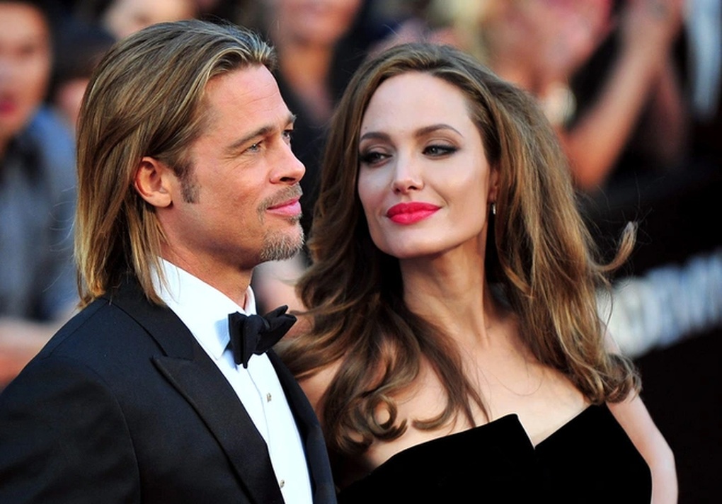 Brad Pitt gây bất ngờ khi mặc váy - 2 Brad Pitt gây bất ngờ khi mặc váy - 2
