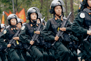 Những "bông hồng thép" trên thao trường huấn luyện diễu binh