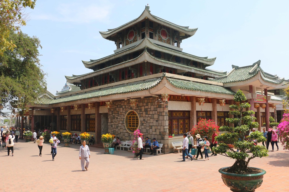 du lich an giang_ miếu Bà Chúa Xứ Núi Sam_ Nguyễn Hành 2.jpeg du lich an giang_ miếu Bà Chúa Xứ Núi Sam_ Nguyễn Hành 2.jpeg