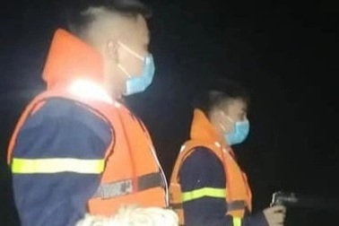 Hai người mất tích khi đi đánh cá, tìm thấy một thi thể