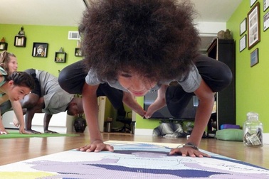 Giáo viên yoga trẻ nhất nước Mỹ là cậu bé 11 tuổi
