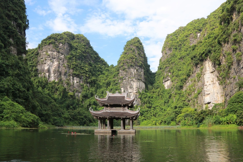 Di sản Tràng An “trong xanh mát lành” giữa trời thu làm say lòng du khách - 5 Di sản Tràng An “trong xanh mát lành” giữa trời thu làm say lòng du khách - 5