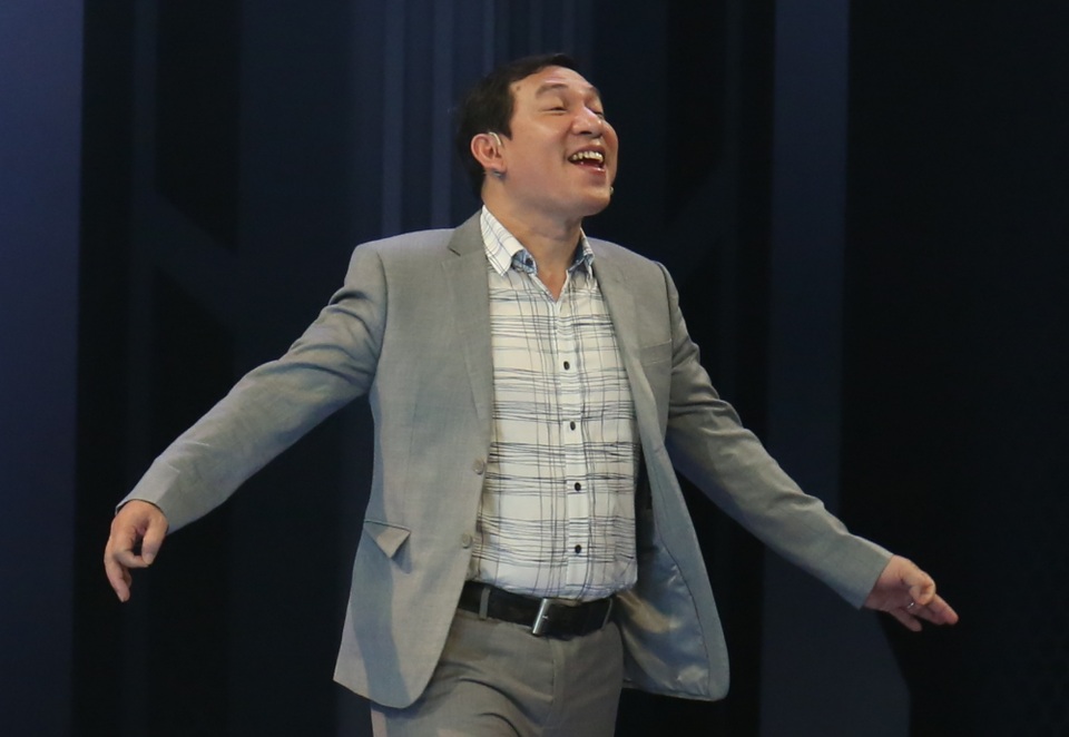 “Táo Kinh tế” Quang Thắng bị ví von “Ngạn phiên bản lỗi” của “Mắt Biếc” - 1 “Táo Kinh tế” Quang Thắng bị ví von “Ngạn phiên bản lỗi” của “Mắt Biếc” - 1