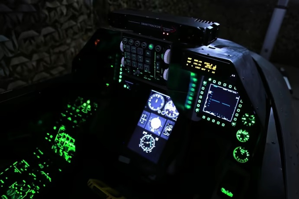 Phi công F-16 Ukraine phóng tên lửa Mỹ phá mục tiêu trong mô phỏng - 4 Phi công F-16 Ukraine phóng tên lửa Mỹ phá mục tiêu trong mô phỏng - 4