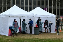 WHO công bố thêm bằng chứng Omicron gây triệu chứng nhẹ