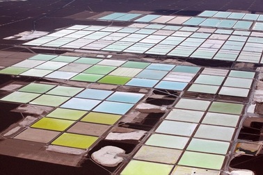 Vẻ đẹp kỳ ảo của mỏ muối sa mạc nhìn từ trên cao