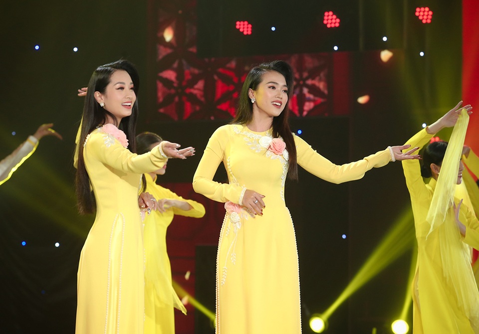 Vợ chồng Đông Nhi – Ông Cao Thắng lần đầu tiên song ca sau kết hôn - 10 Vợ chồng Đông Nhi – Ông Cao Thắng lần đầu tiên song ca sau kết hôn - 10