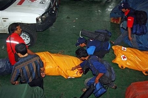 Những hình ảnh đầu tiên về sóng thần tại Indonesia