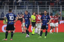 Inter bại trận dưới tay AC Milan trước đại chiến với Barcelona