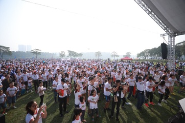 Gần 9.000 người chạy bộ gây quỹ hỗ trợ trẻ em nghèo bị tim bẩm sinh