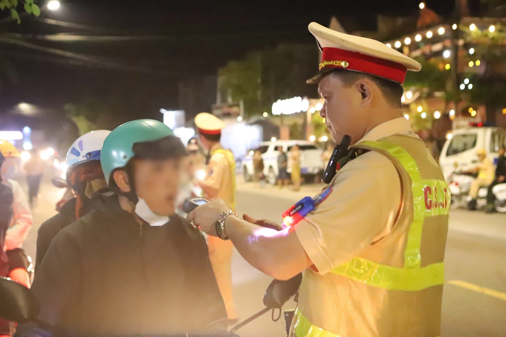 Phó bí thư phường, cán bộ ban quản lý kinh tế vi phạm nồng độ cồn - 1 Phó bí thư phường, cán bộ ban quản lý kinh tế vi phạm nồng độ cồn - 1