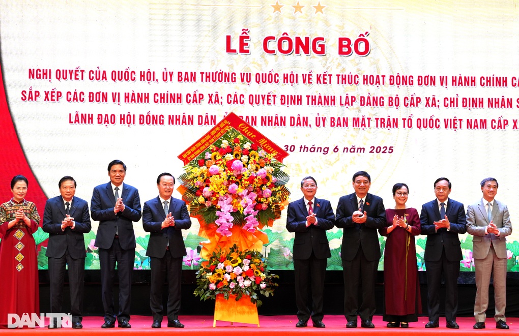 Phó Chủ tịch Quốc hội: Vinh dự lớn đi kèm trách nhiệm nặng nề - 2 Phó Chủ tịch Quốc hội: Vinh dự lớn đi kèm trách nhiệm nặng nề - 2
