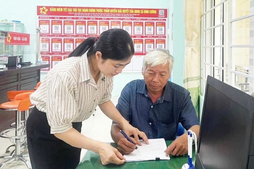 Chủ tịch xã được ủy quyền cấp dưới ký chứng thực giấy tờ - 1