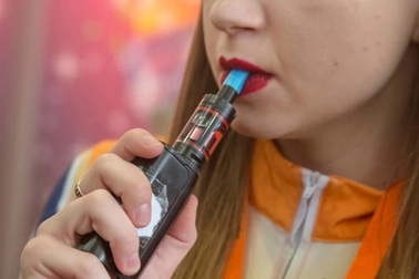 Thuốc lá điện tử - "cơn bão ngầm" ở người trẻ
