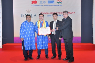 Jemmia Diamond được vinh danh trong diễn đàn "Giao lưu văn hóa, kinh tế Việt Nam - Ấn Độ"