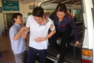 Nạn nhân lọt hố công trình bị vỡ thận