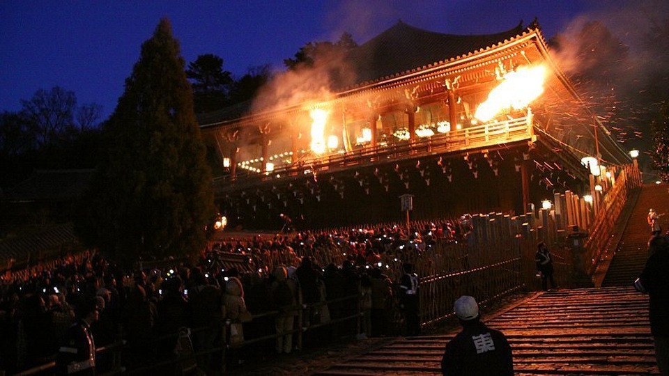 Rực rỡ hoa lửa trong lễ hội đón mùa xuân lâu đời nhất xứ Phù Tang - 3