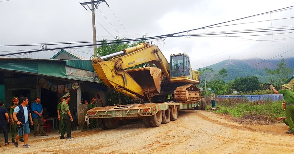 Thứ trưởng Công an: Tập trung toàn lực thông đường lên Rào Trăng 3 đêm nay - 5 Thứ trưởng Công an: Tập trung toàn lực thông đường lên Rào Trăng 3 đêm nay - 5